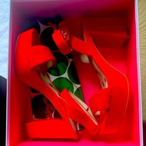 Boden NWB Size 39/8.5 red suede platform sandals